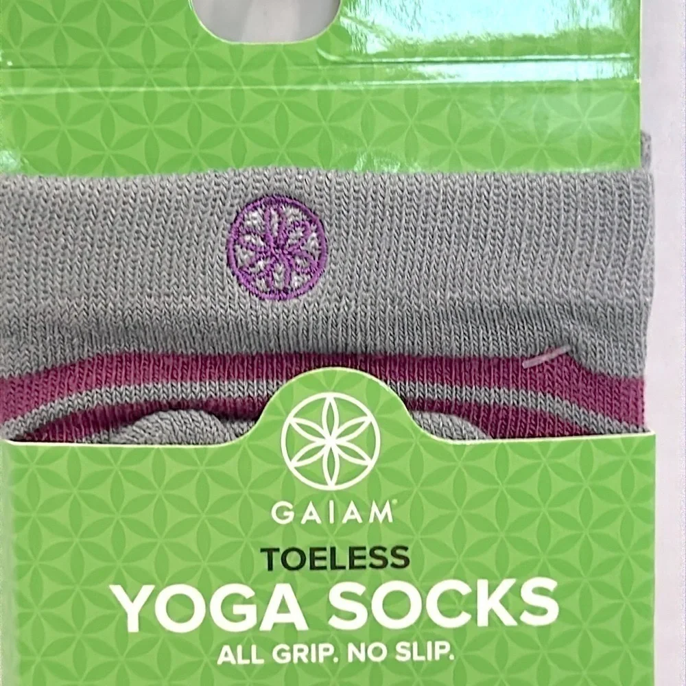 Gaiam Yoga Socks No Slip Grip Toeless Purple Size Small / Medium New In Package